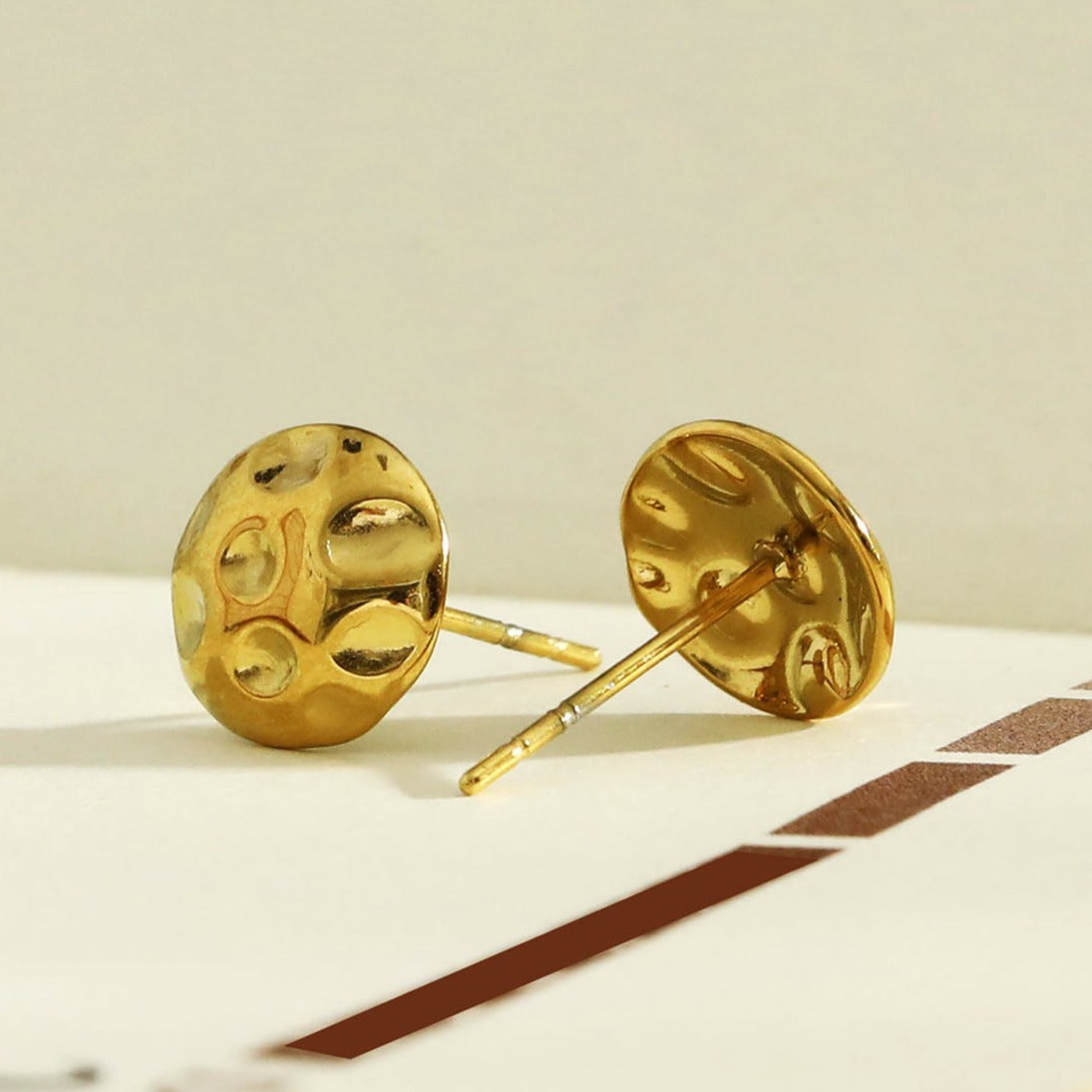SIGRID Textured Disc Stud Earrings