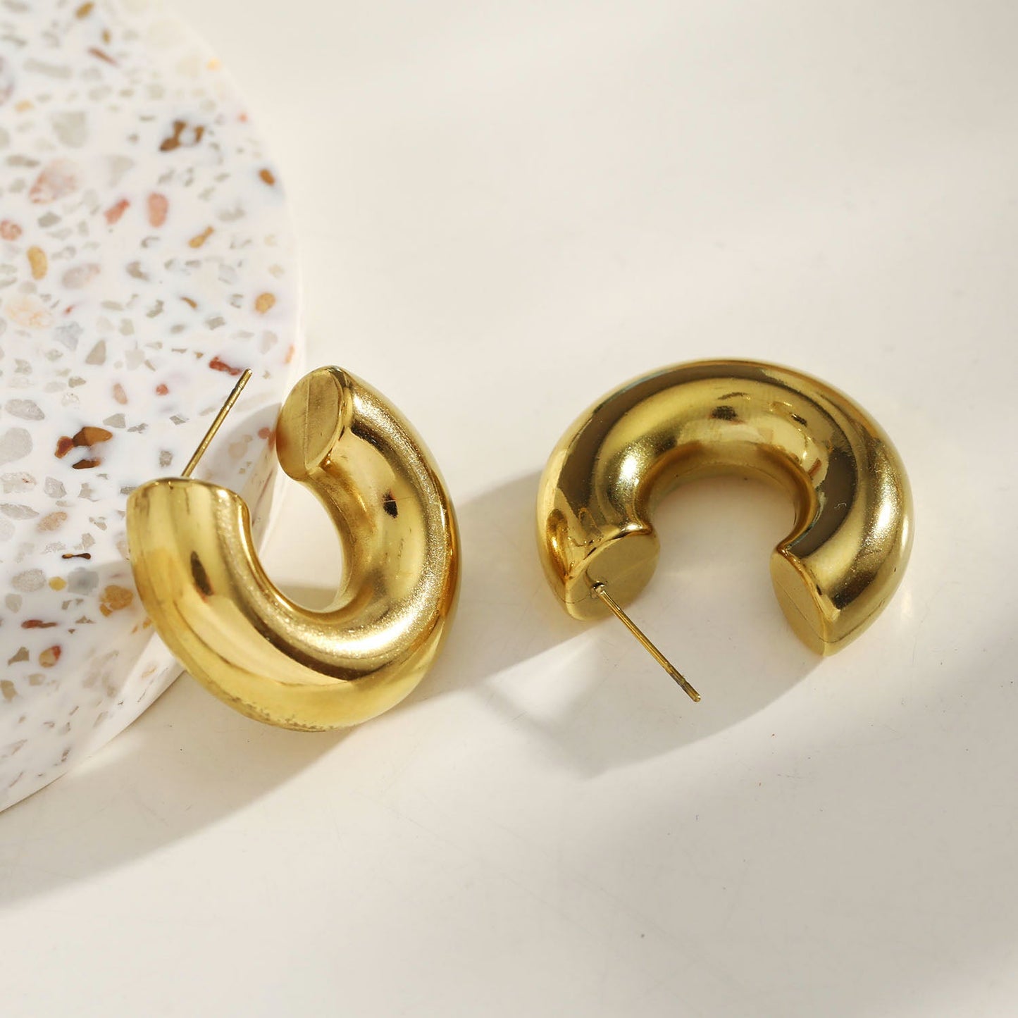 Style DEMONTE: Hollow Chunky-Look Smooth Surface Tube Hoop Earrings in Gold