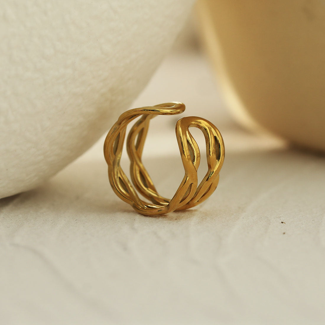 VENESSA Gold: Intertwined Repeated Pattern Adjustable Ring