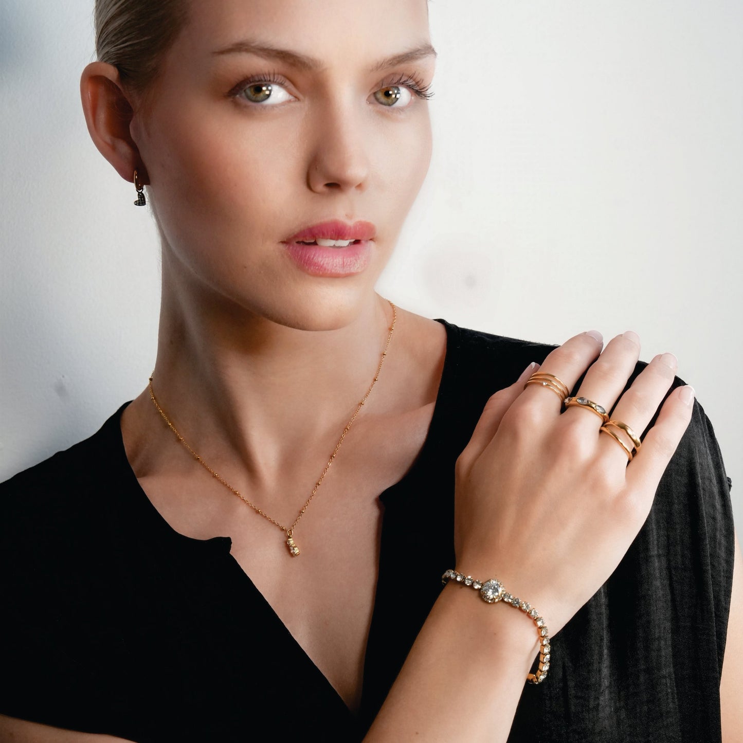 BEREA Gold: Tennis Bracelet with Large Zirconia (CZ) Centrepiece  – Timeless Elegance for Every Occasion