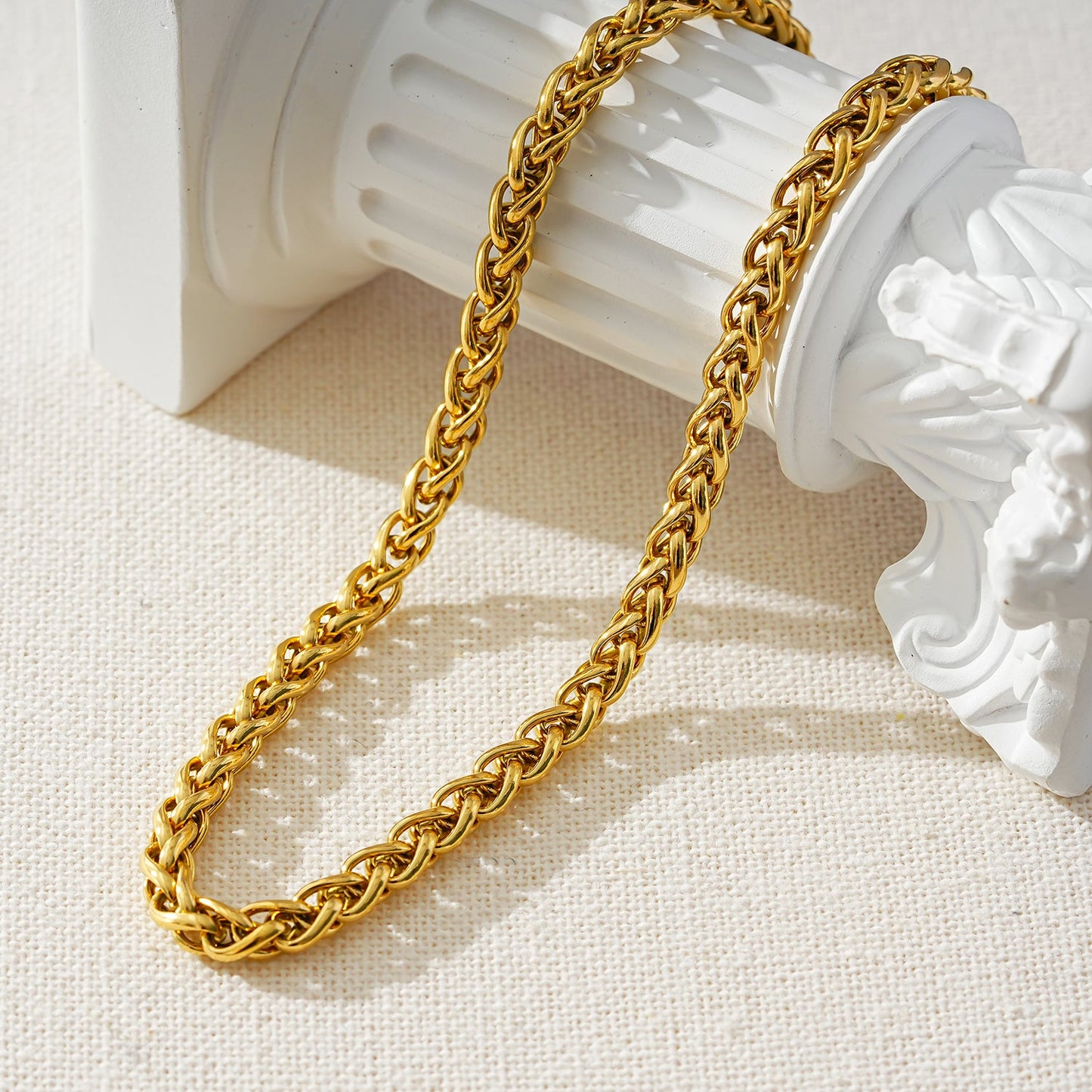 Style ABBOT: Interwoven Oval Hoop Chunky Necklace