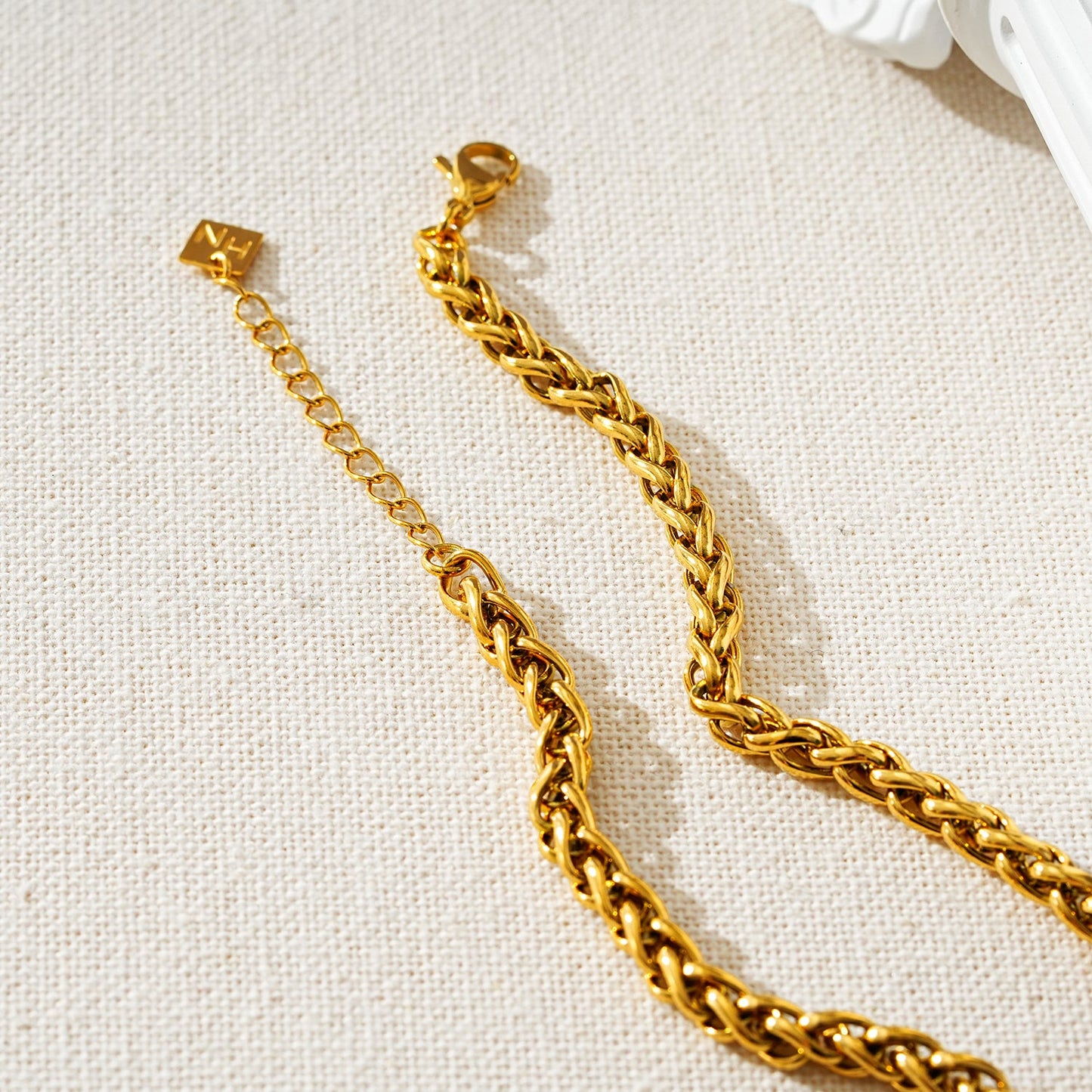 Style ABBOT: Interwoven Oval Hoop Chunky Necklace