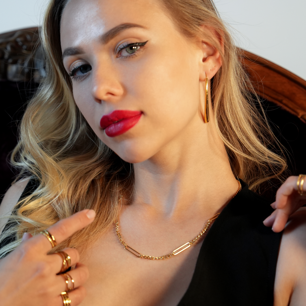 Style ADARA Gold: Abstract Elegance. Avant-Garde Geometric Earrings