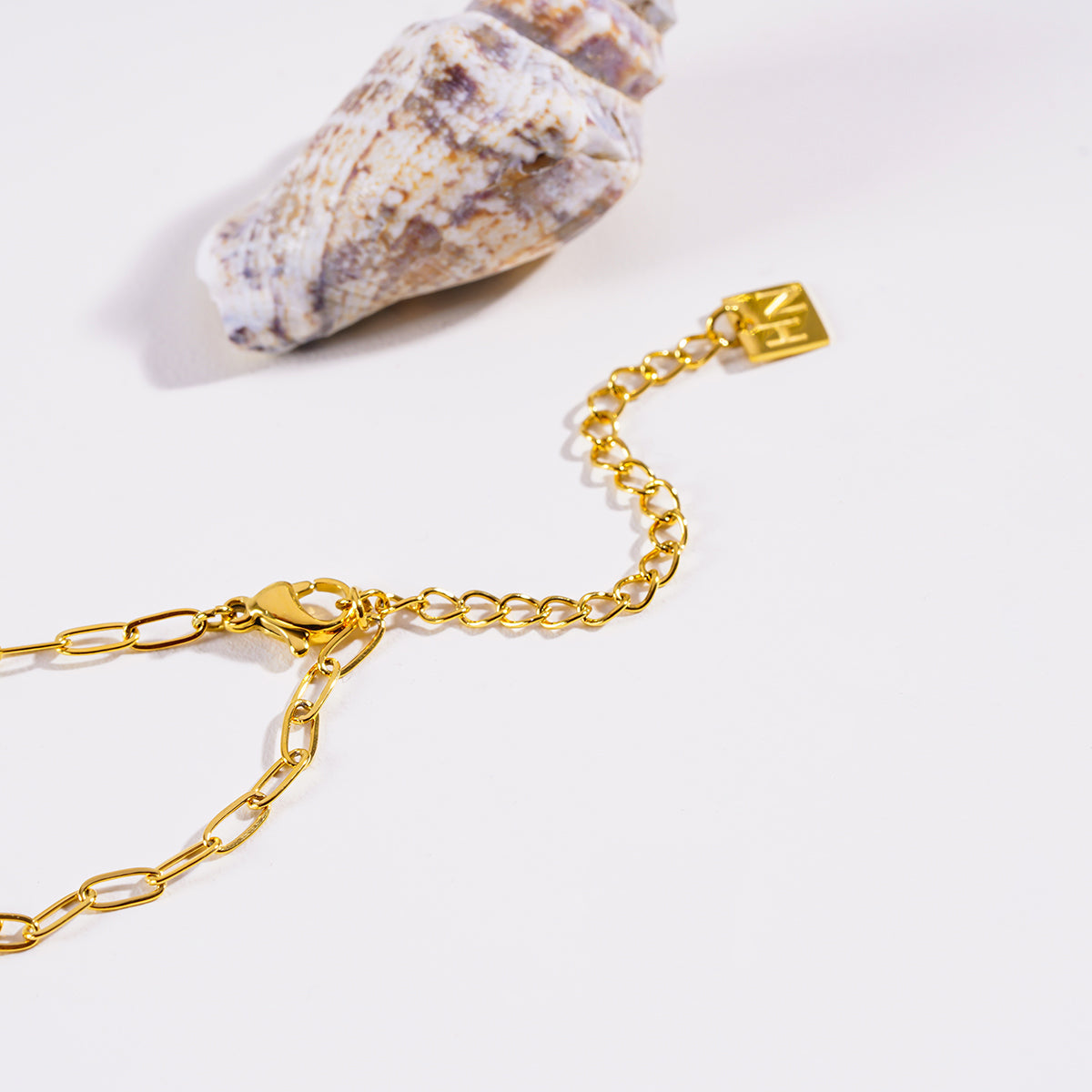 Style ANNABELLA: Minimalist Metal & Shell Square Pendant on a Paper-Clip Chain Necklace.