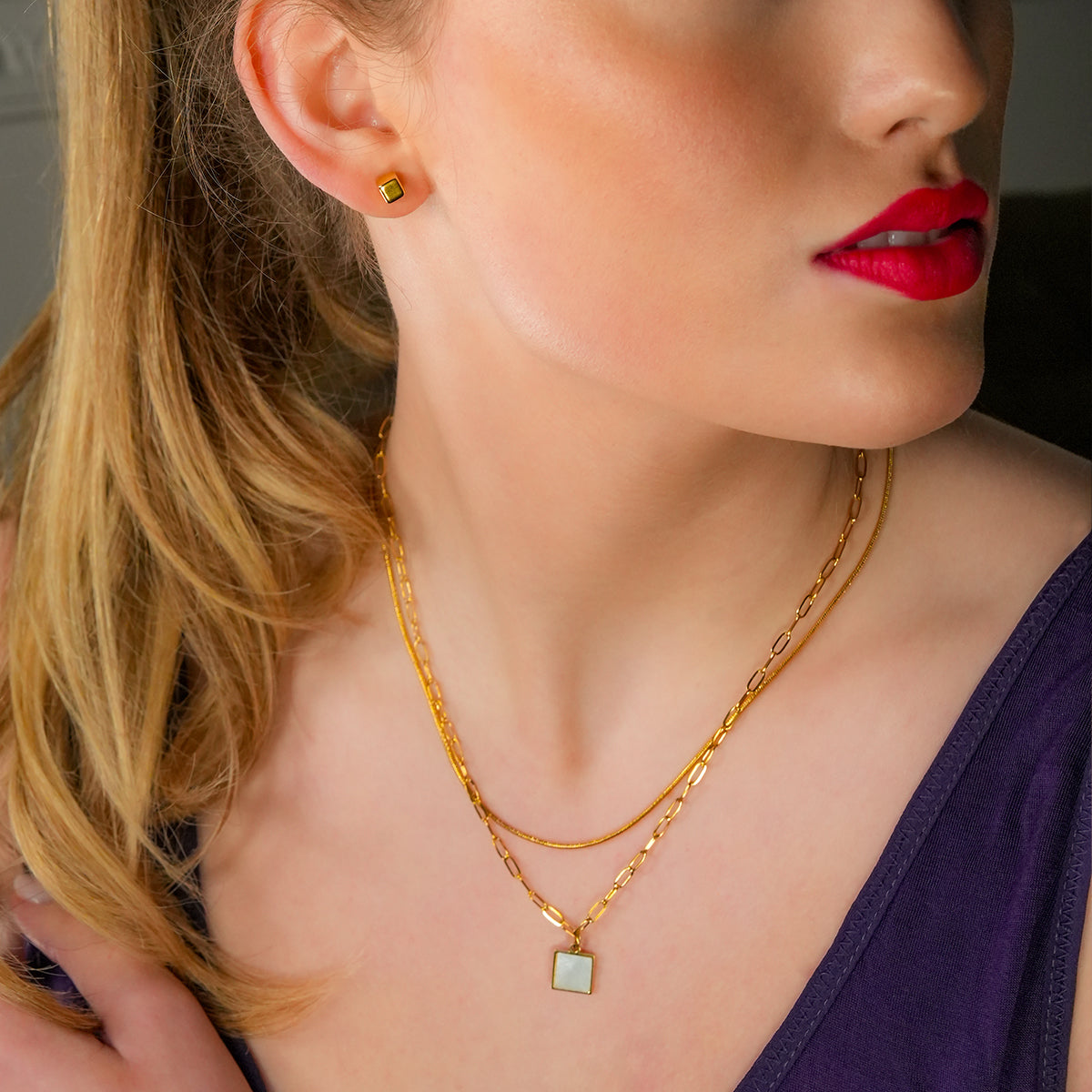 Style ANNABELLA: Minimalist Metal & Shell Square Pendant on a Paper-Clip Chain Necklace.