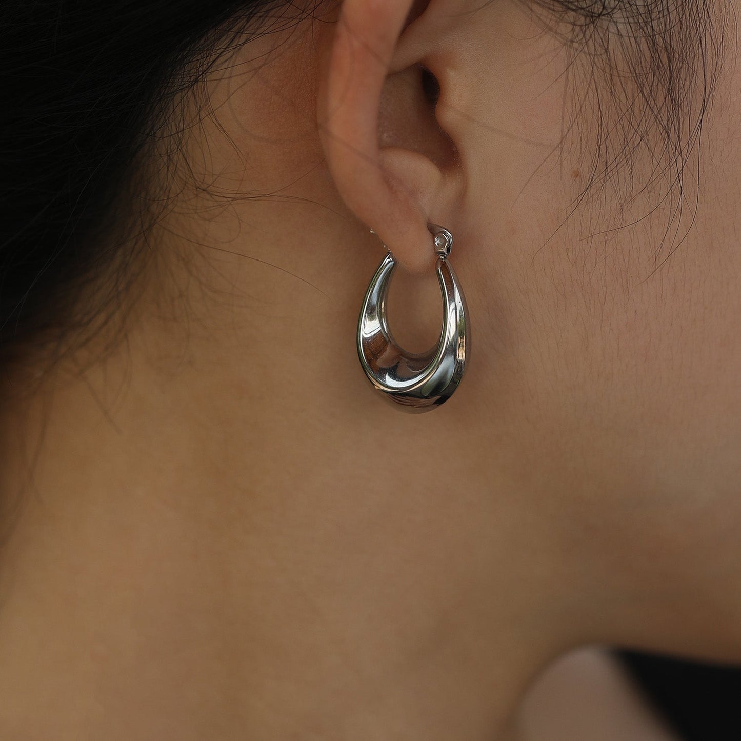 ARINA Chunky Shaped Hoops Silver