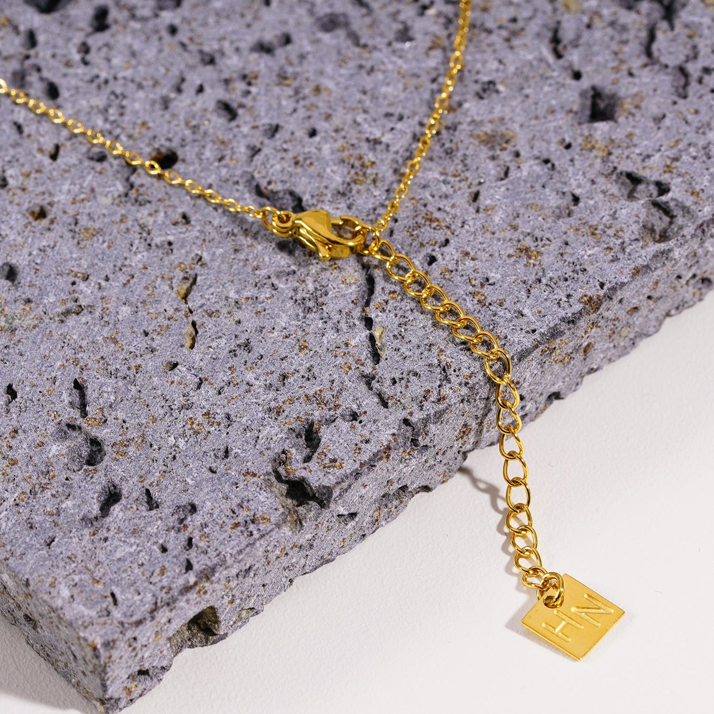 AUREOLE: Essential Daily Chain with Delicate Square Beads in Gold.