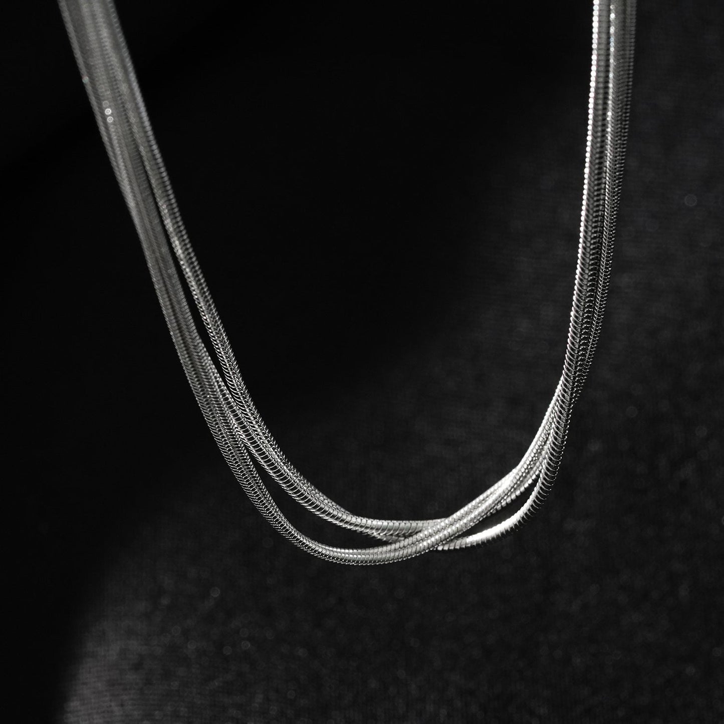 AVEZZANO White Gold (Silver Toned): Snake-Skin Textured Multi-Strand Chain Necklace - Exquisite Elegance