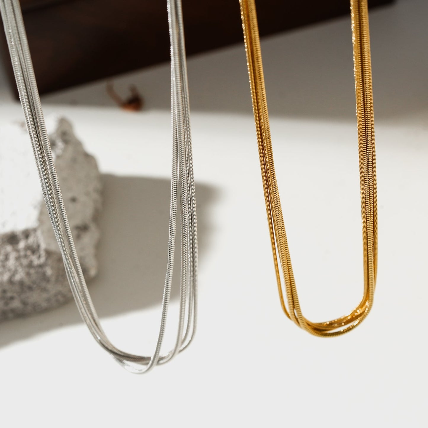 AVEZZANO White Gold (Silver Toned): Snake-Skin Textured Multi-Strand Chain Necklace - Exquisite Elegance