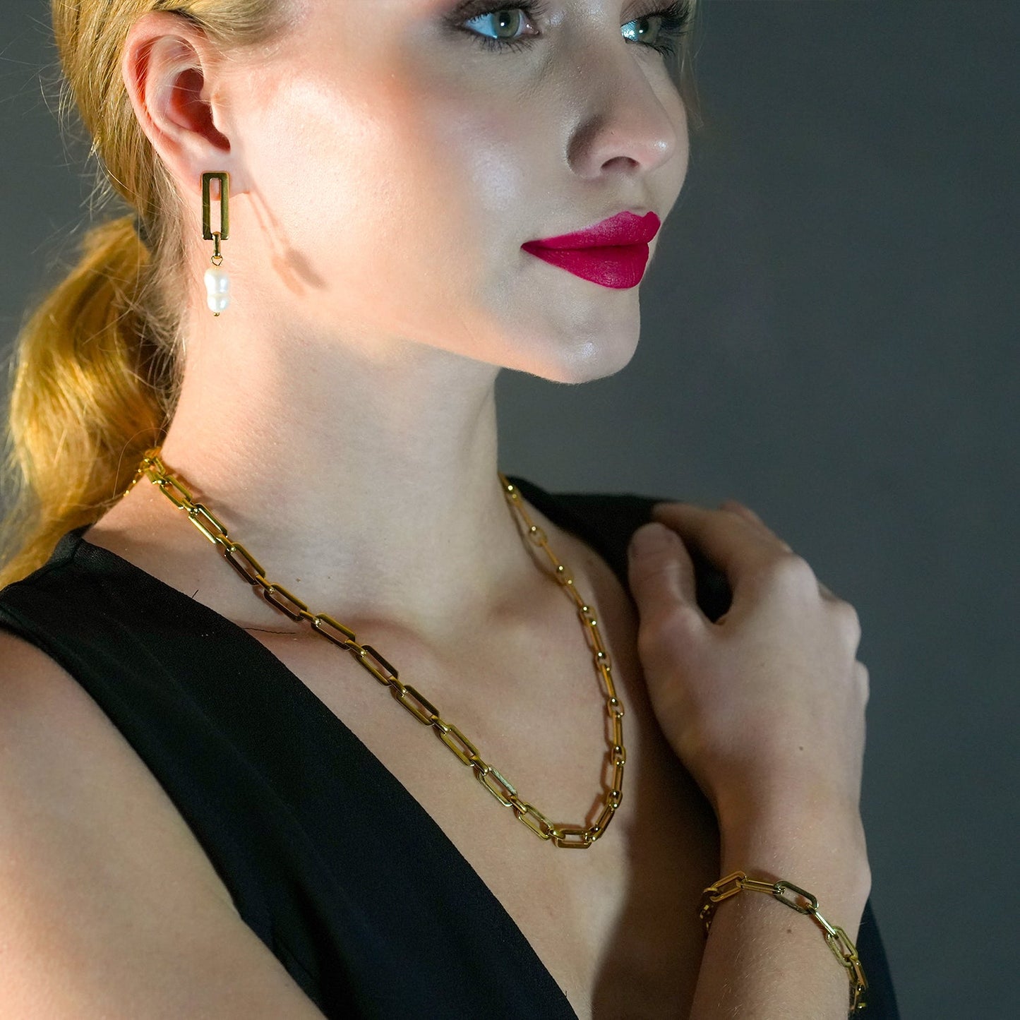 Style CANNES: Delicate Statement Paper-Clip Chain Necklace