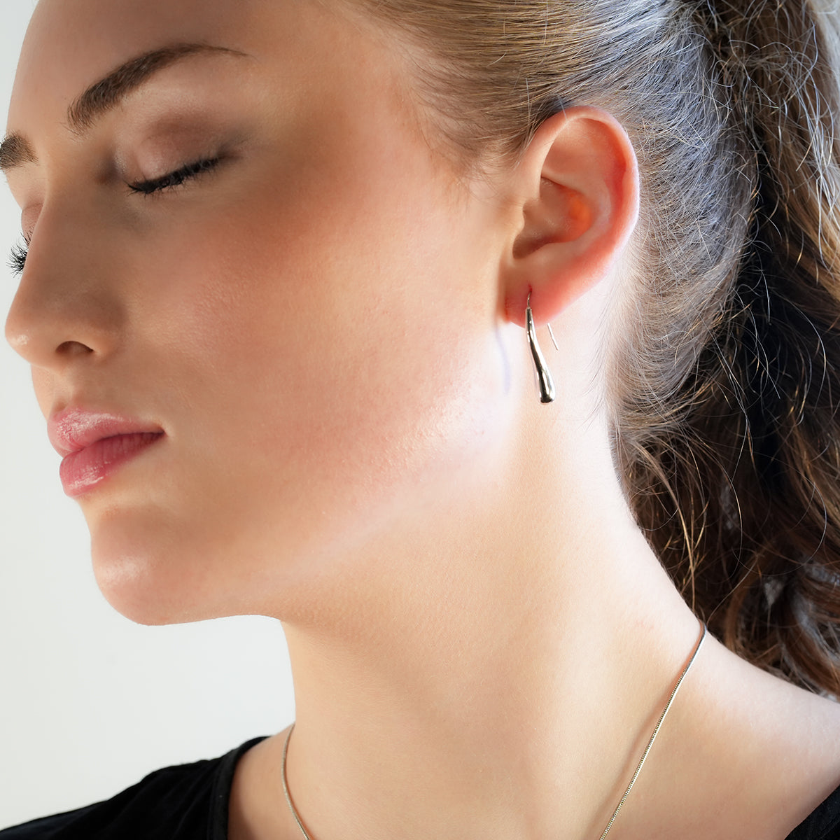 Style CORNING Silver (White Gold): Tadpole-Shaped Earrings – Unique Elegance with a Playful Twist