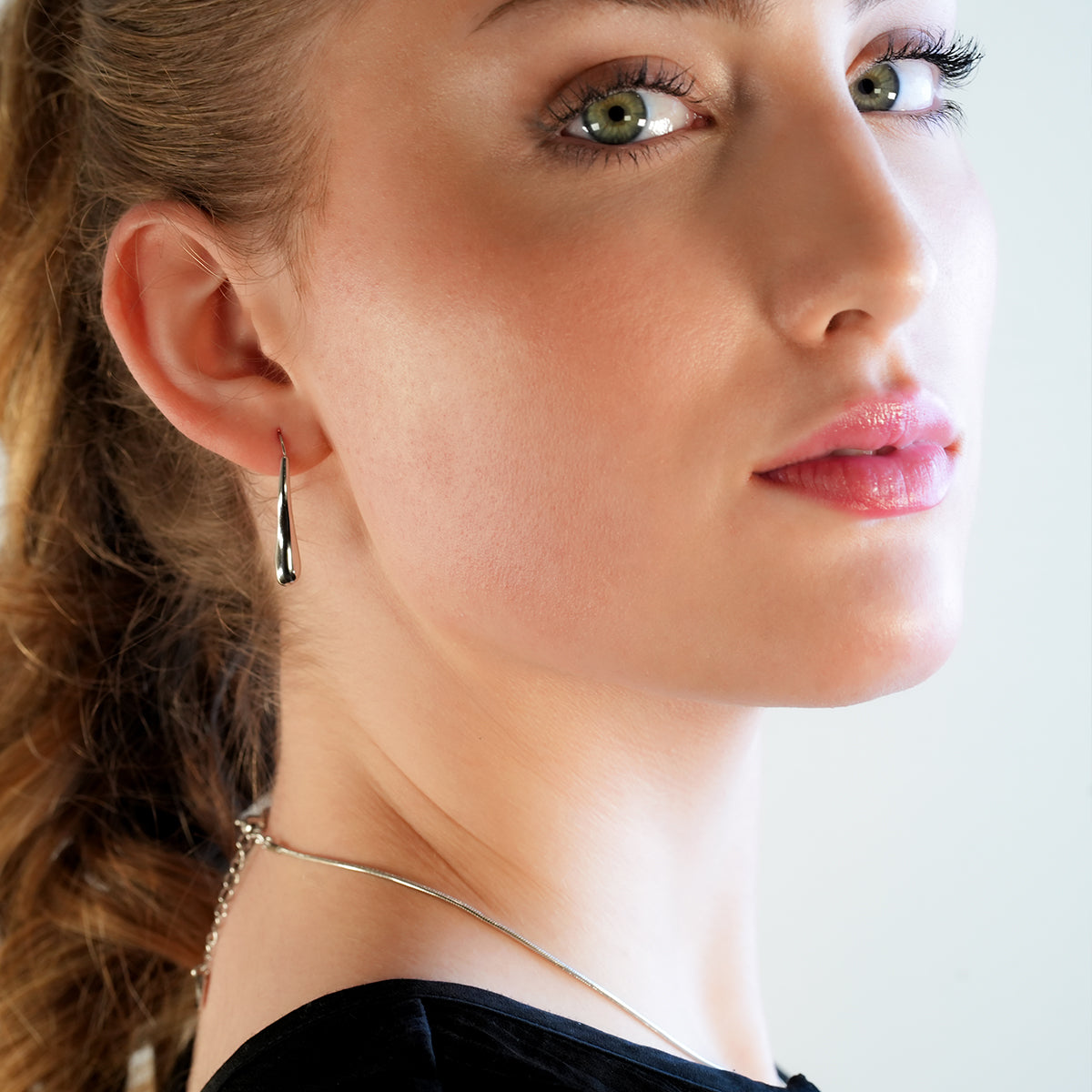 Style CORNING Silver (White Gold): Tadpole-Shaped Earrings – Unique Elegance with a Playful Twist