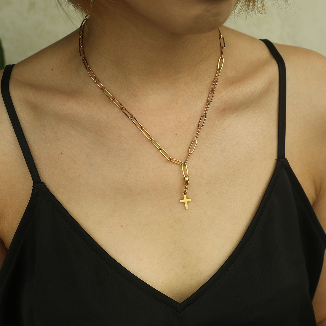 AVERY Charm Necklace Gold