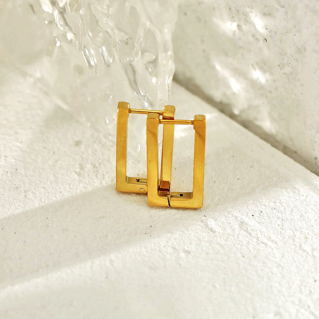 Style DELILAH: Rectangular Mini Hoop Earrings in Gold