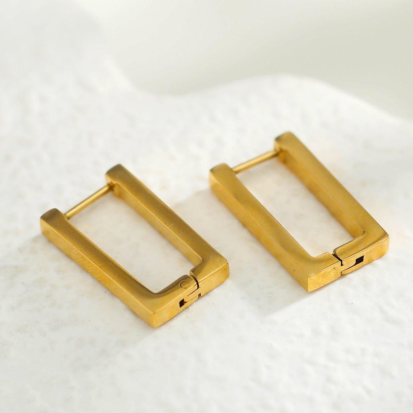 Style DELILAH: Rectangular Mini Hoop Earrings in Gold