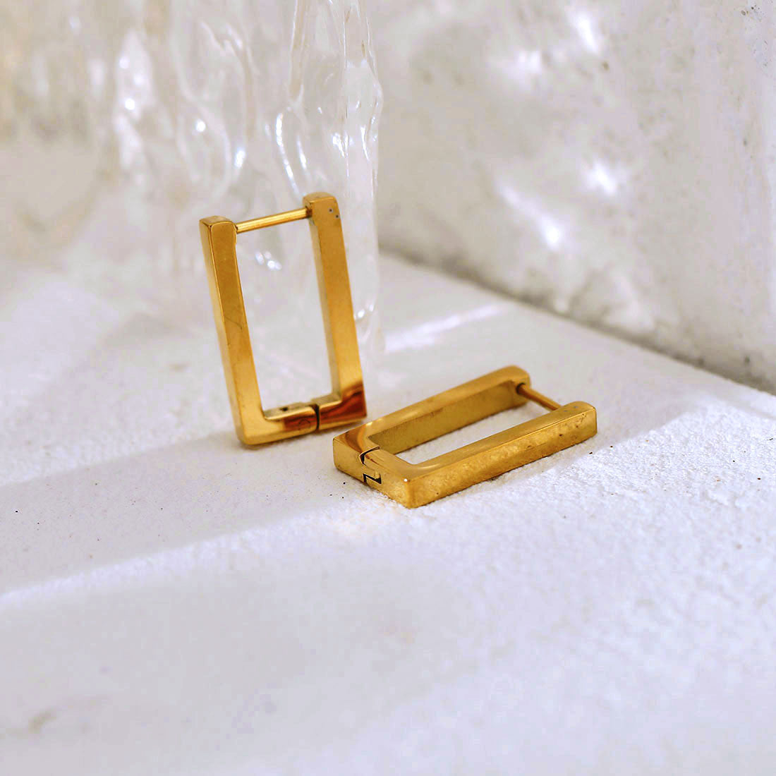 Style DELILAH: Rectangular Mini Hoop Earrings in Gold