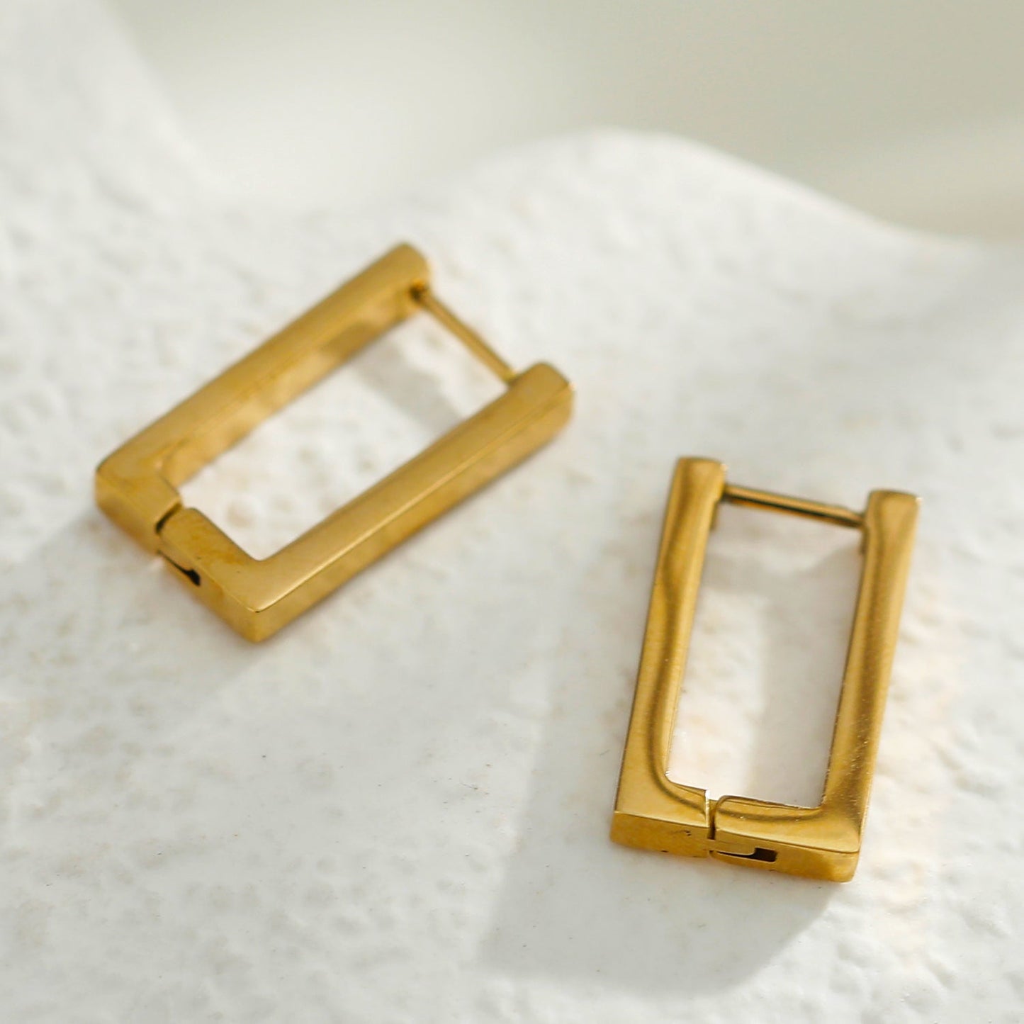 Style DELILAH: Rectangular Mini Hoop Earrings in Gold
