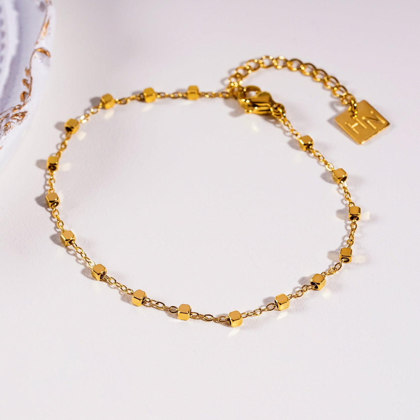 DEMELZA Gold: Essential Daily Bracelet with Delicate Square Beads