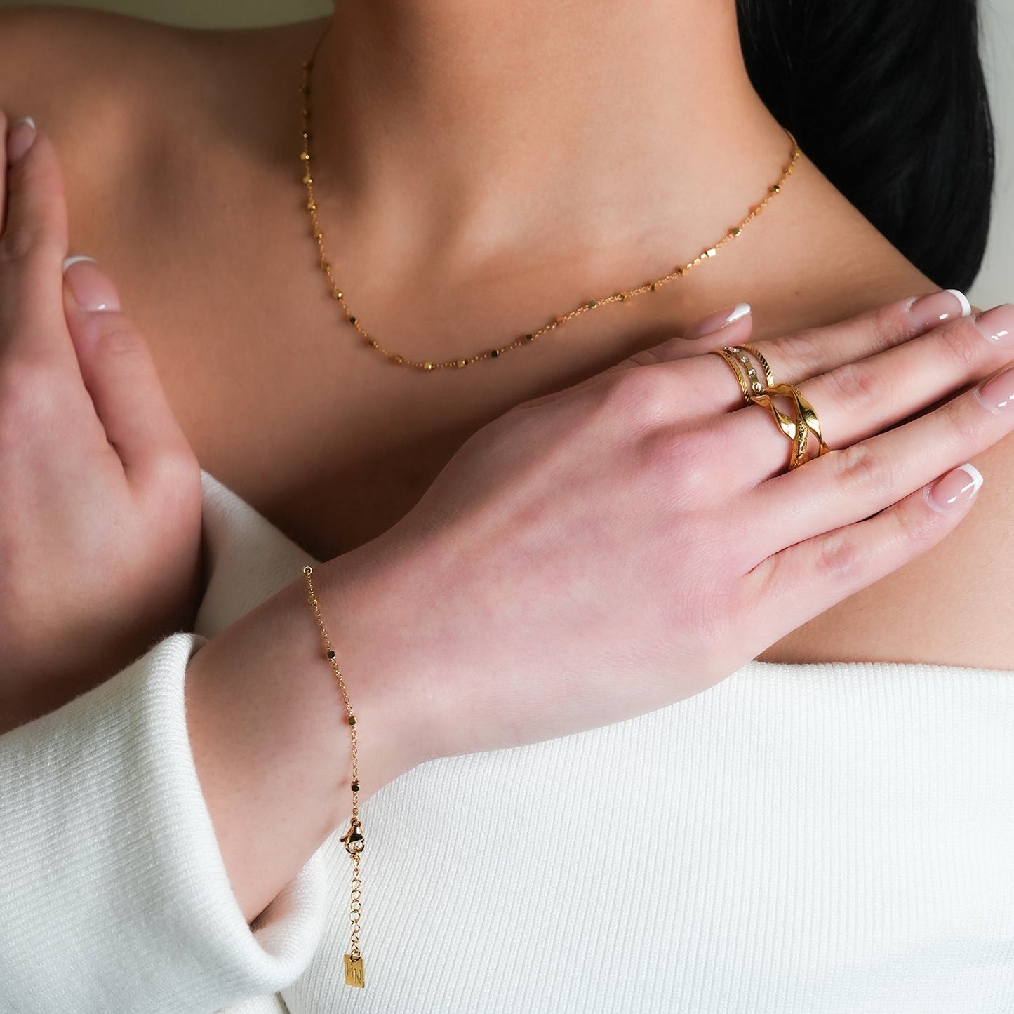 DEMELZA Gold: Essential Daily Bracelet with Delicate Square Beads