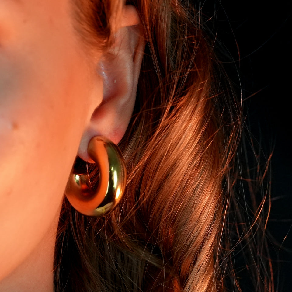 Style DEMONTE: Hollow Chunky-Look Smooth Surface Tube Hoop Earrings in Gold