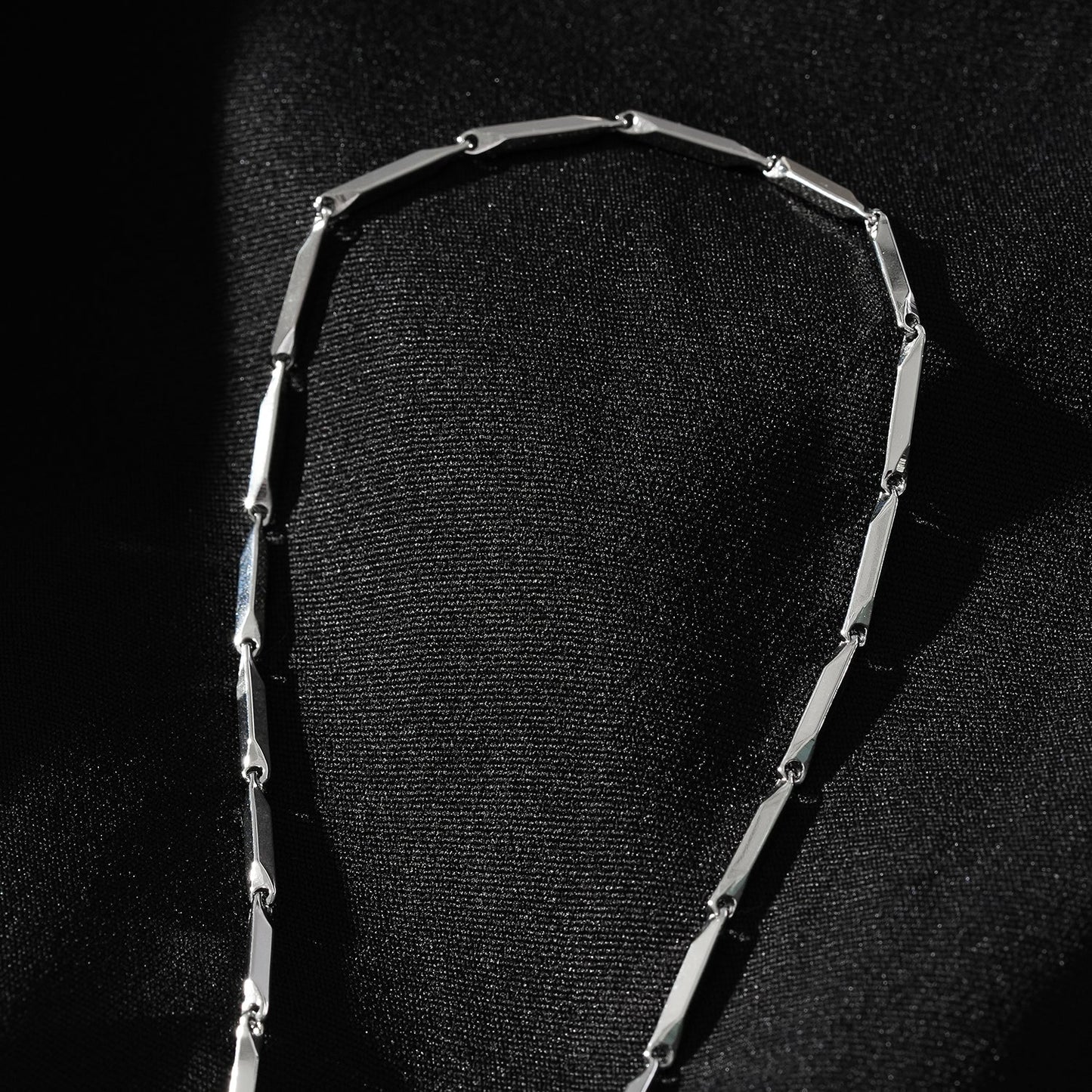 Style GUMIA Silver: Minimalist Geometric Shaped Beaded Chain Necklace