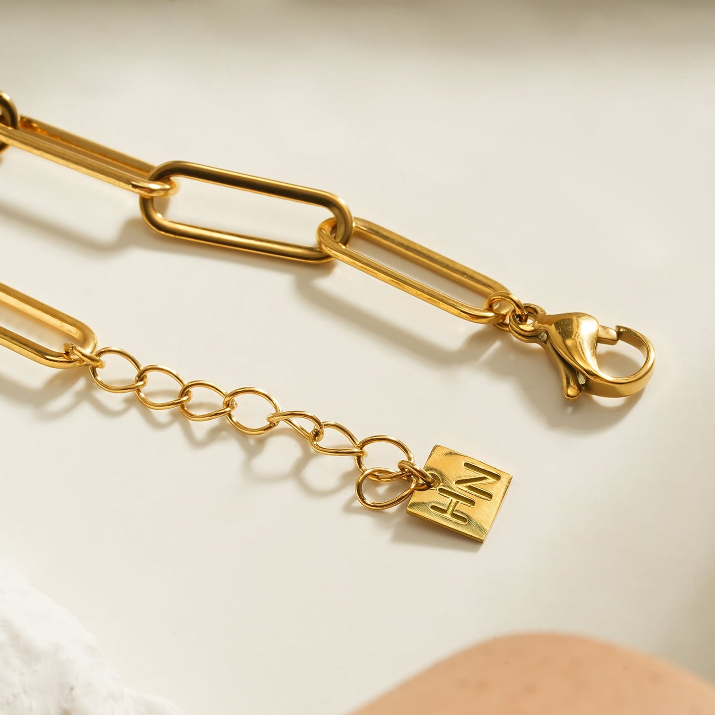 TIMEA Bracelet: Gold Paper Clip Chain Bracelet featuring a Single Freshwater Pearl