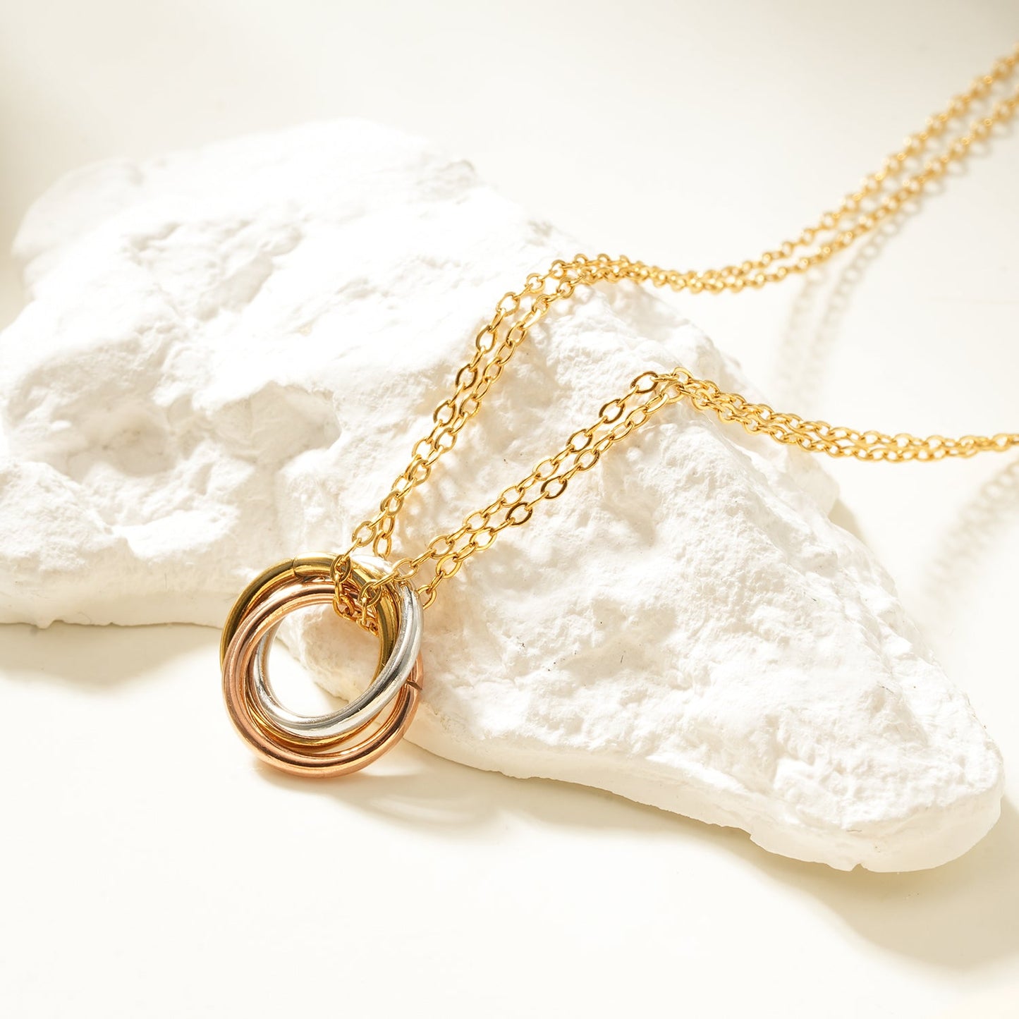 ELVIRA Mixed Metals: Double Chain Dainty Necklace with Intertwined 3-Ring Pendant – Symbol of Love, Unity & Eternity