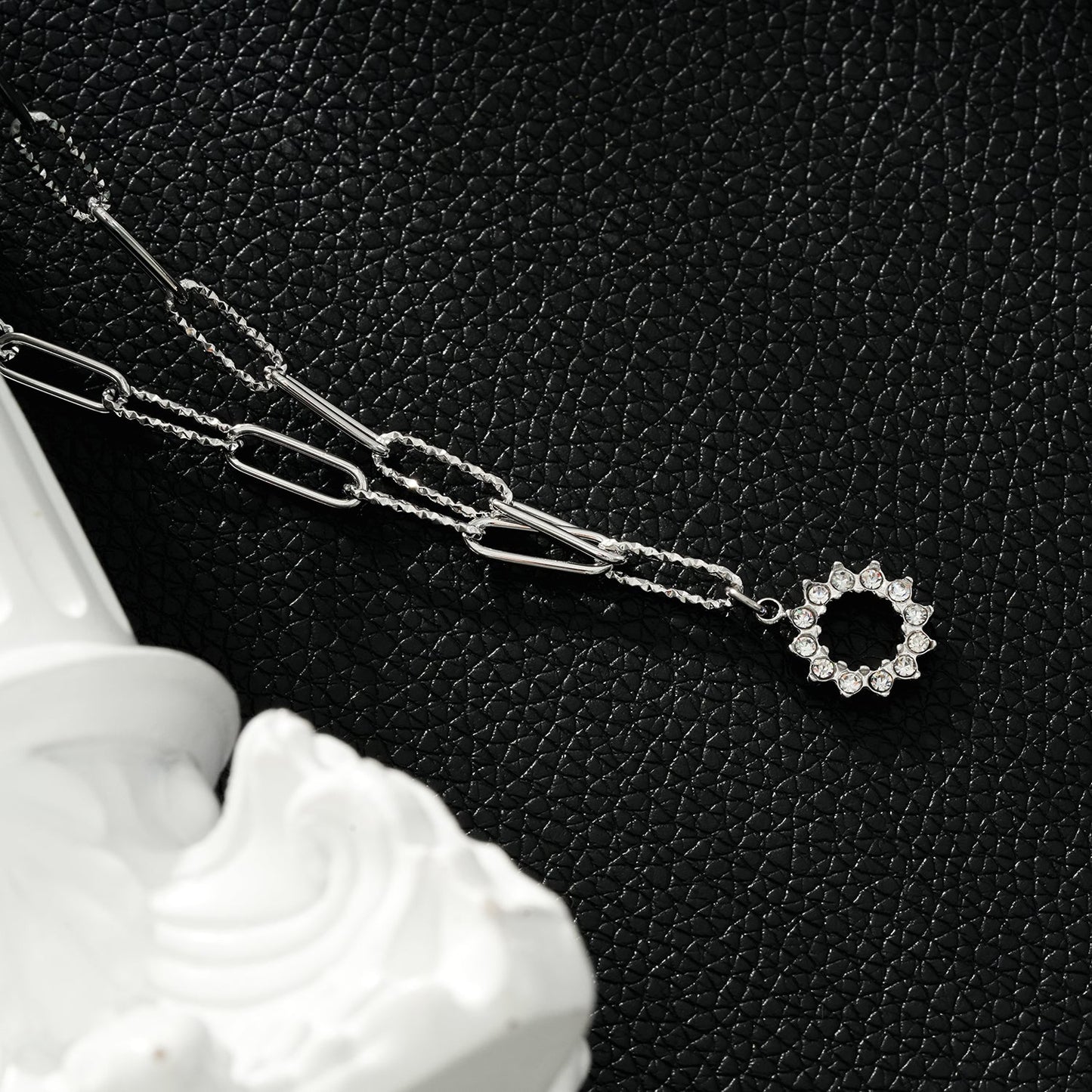 FRETTA: Radiant Star Shaped Pendant Zirconia Paper-Clip Chain Necklace in White Gold (Silver Toned)