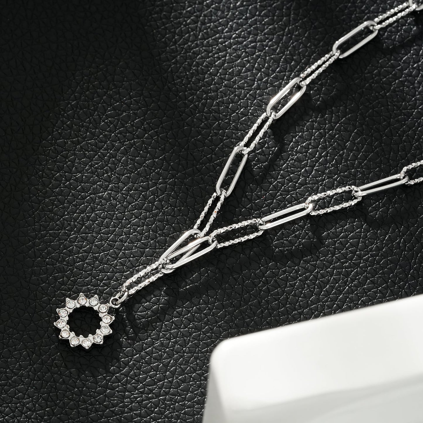 FRETTA: Radiant Star Shaped Pendant Zirconia Paper-Clip Chain Necklace in White Gold (Silver Toned)