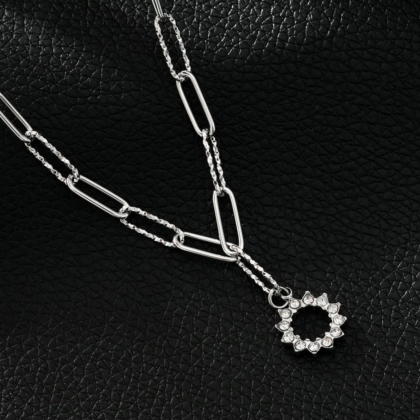 FRETTA: Radiant Star Shaped Pendant Zirconia Paper-Clip Chain Necklace in White Gold (Silver Toned)