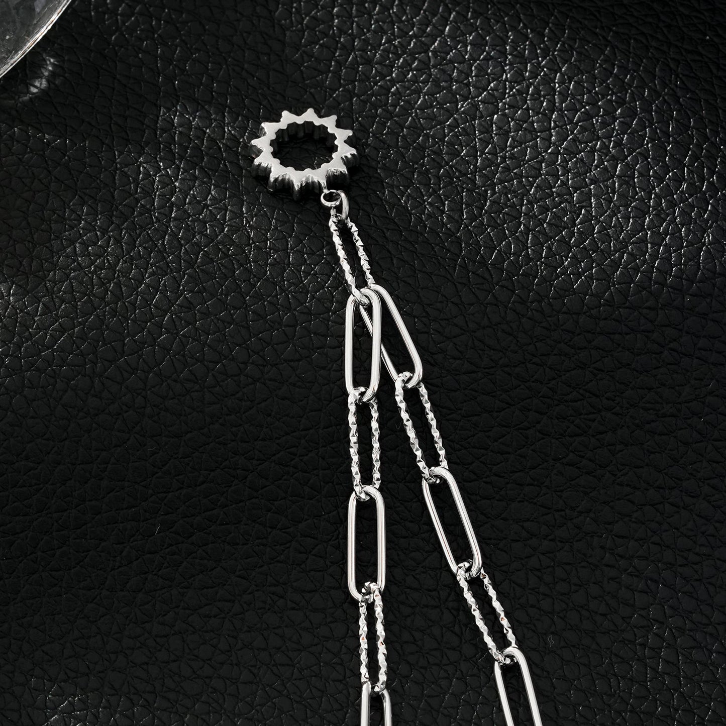 FRETTA: Radiant Star Shaped Pendant Zirconia Paper-Clip Chain Necklace in White Gold (Silver Toned)