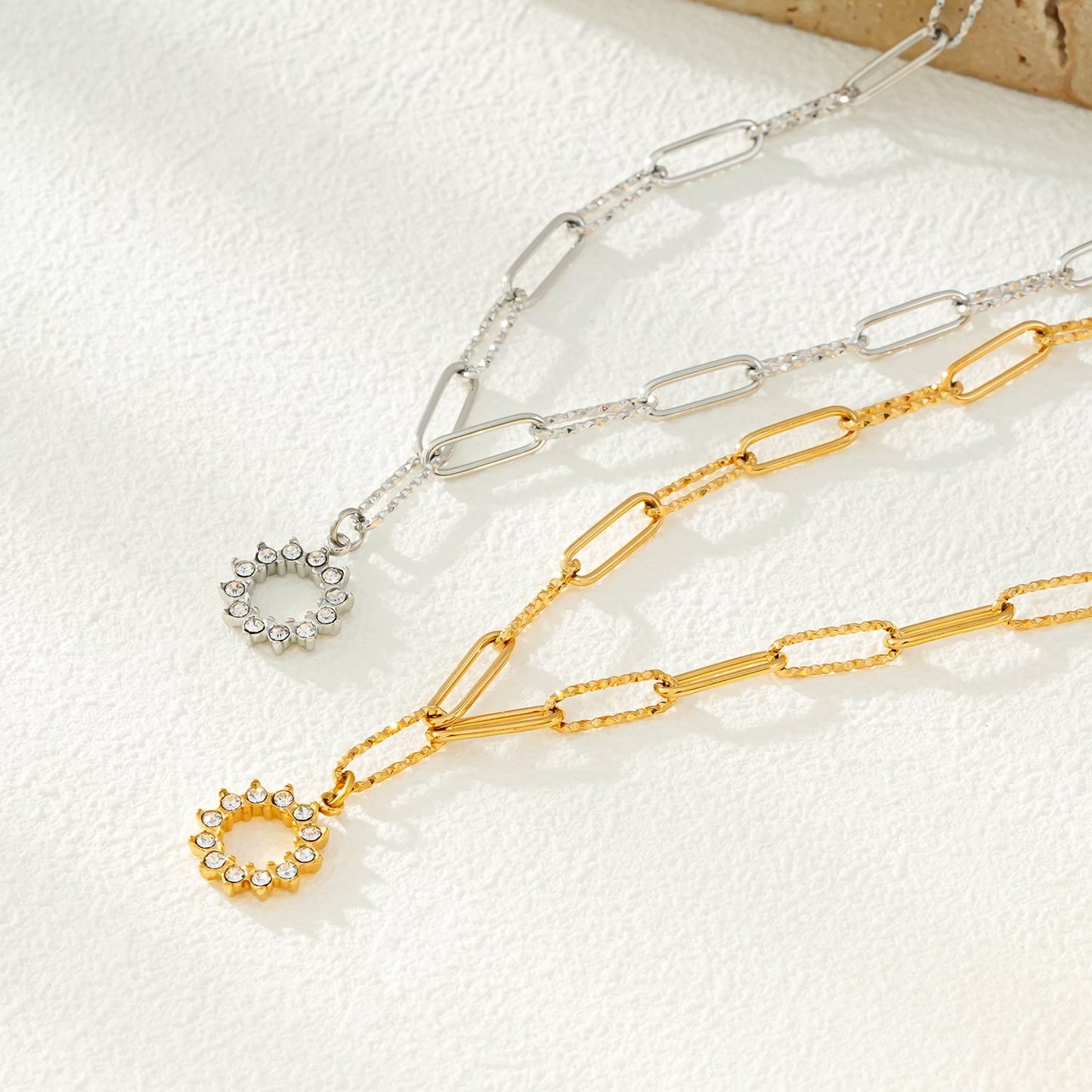 FRETTA: Radiant Star Shaped Pendant Zirconia Paper-Clip Chain Necklace in Gold.