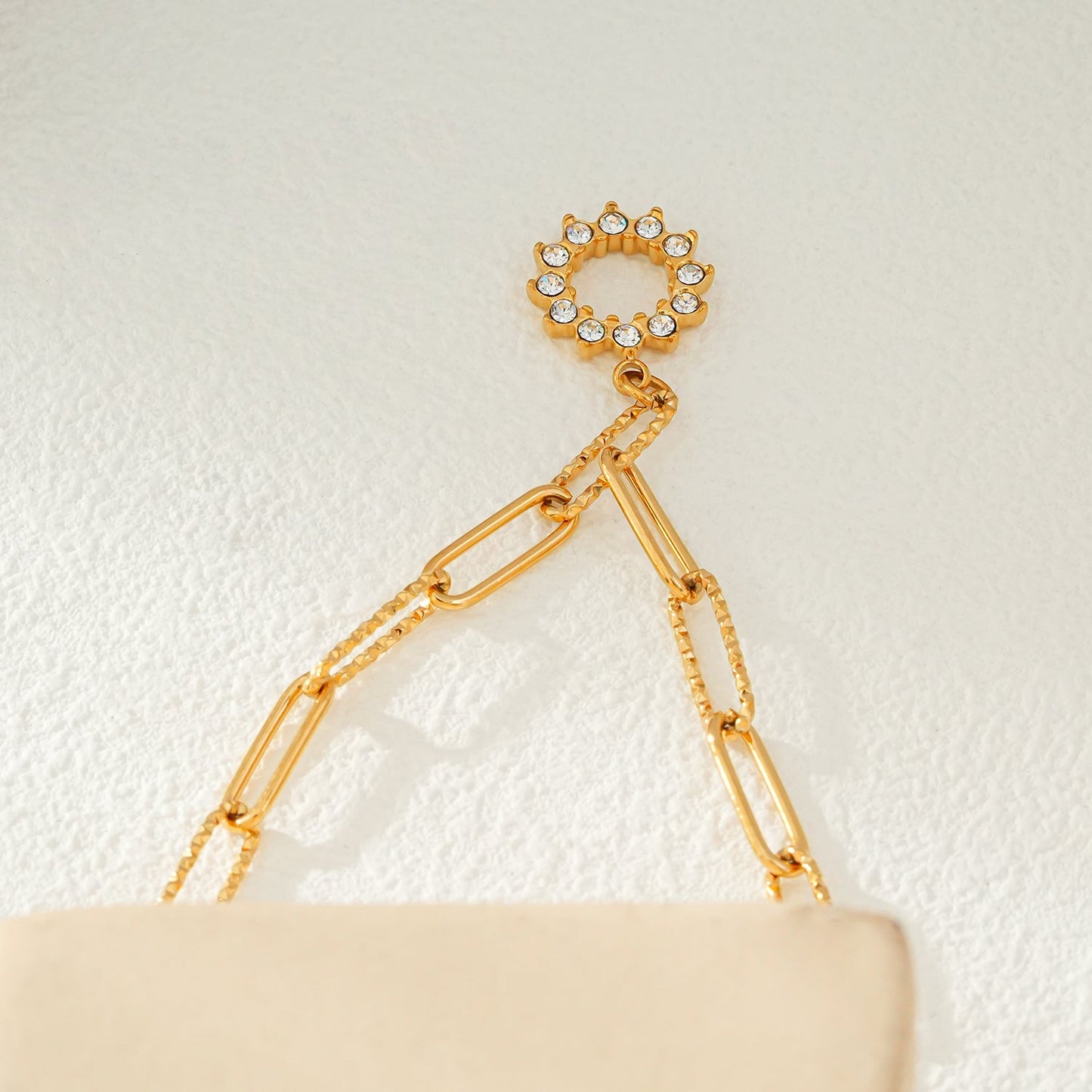 FRETTA: Radiant Star Shaped Pendant Zirconia Paper-Clip Chain Necklace in Gold.