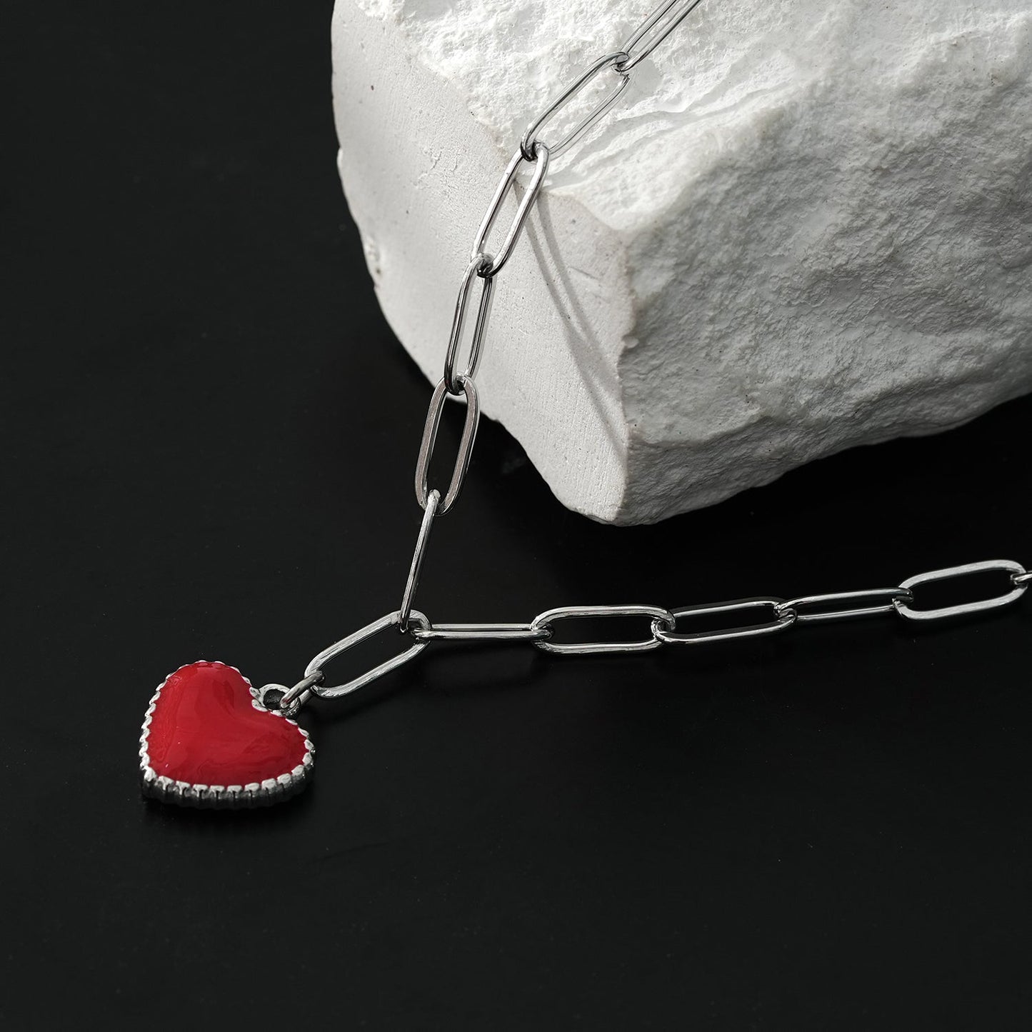 Style HEART ROUGE Silver (White Gold): Paper Clip Chain Anchoring an Enameled Red Heart Charm