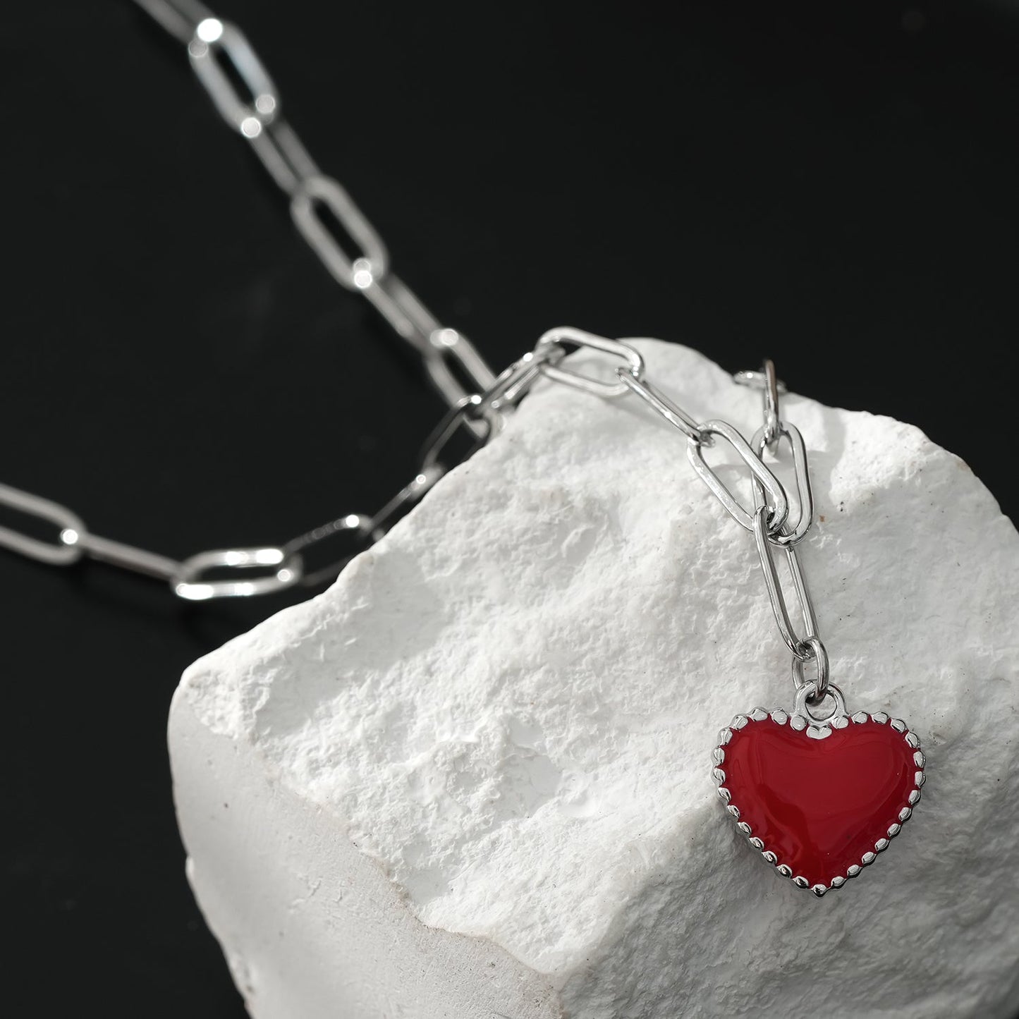 Style HEART ROUGE Silver (White Gold): Paper Clip Chain Anchoring an Enameled Red Heart Charm