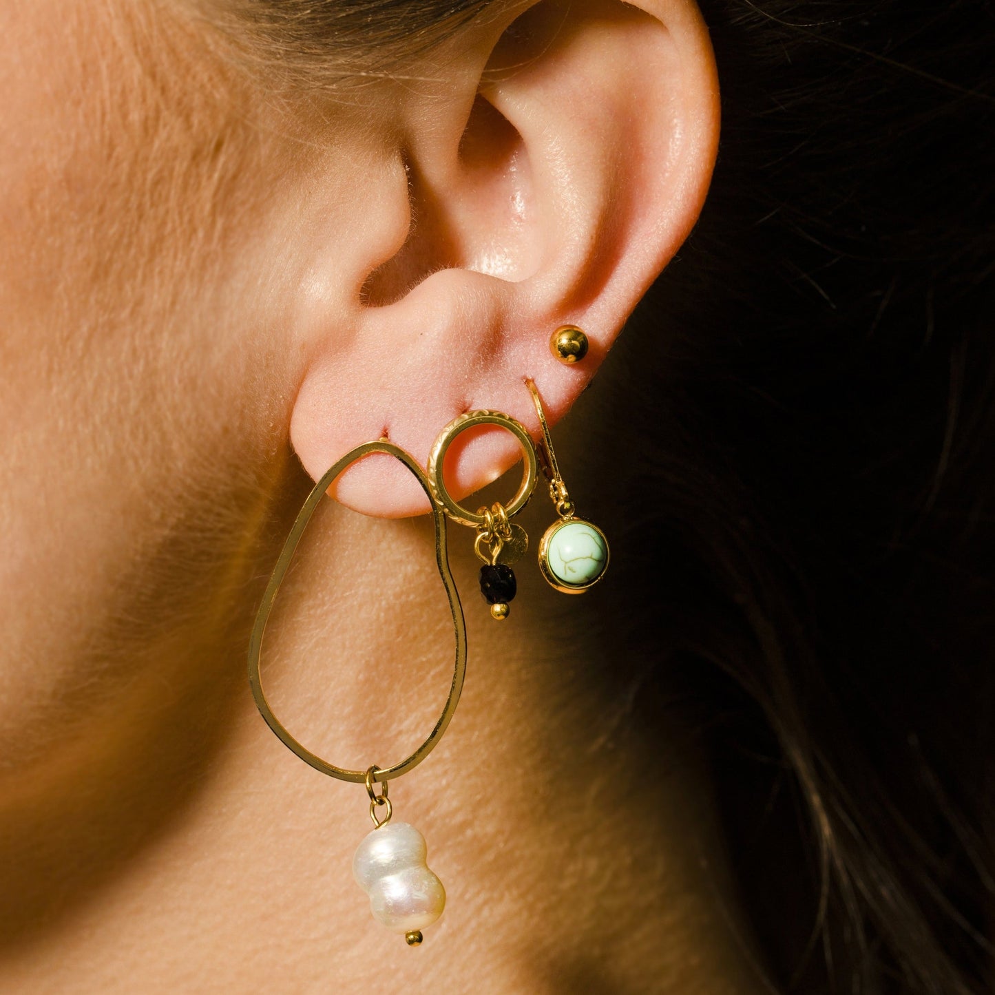 Style JAZMIN Black-Gold: Stud Earrings with Mini Charms