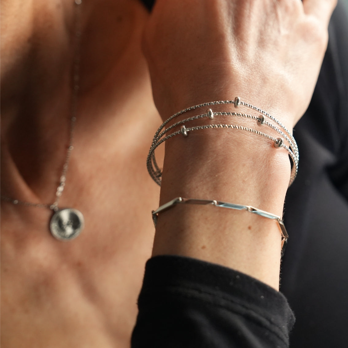 Style ITARSI Silver: Minimalist Geometric Shaped Beaded Chain Bracelet