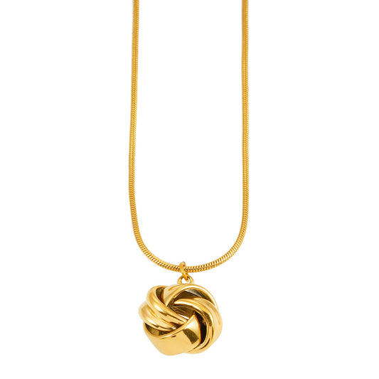 JASPUR: Snakeskin Chain Necklace with Love-Knot Pendant in Gold