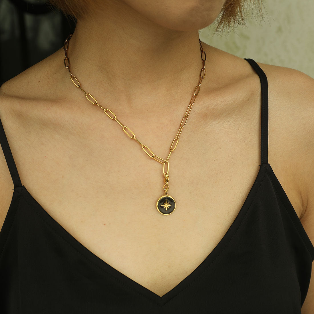 AVERY Charm Necklace Gold