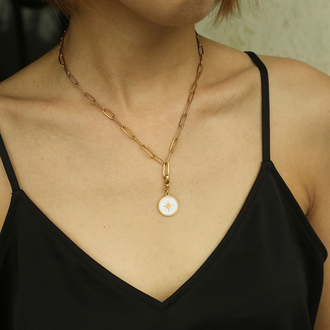 AVERY Charm Necklace Gold