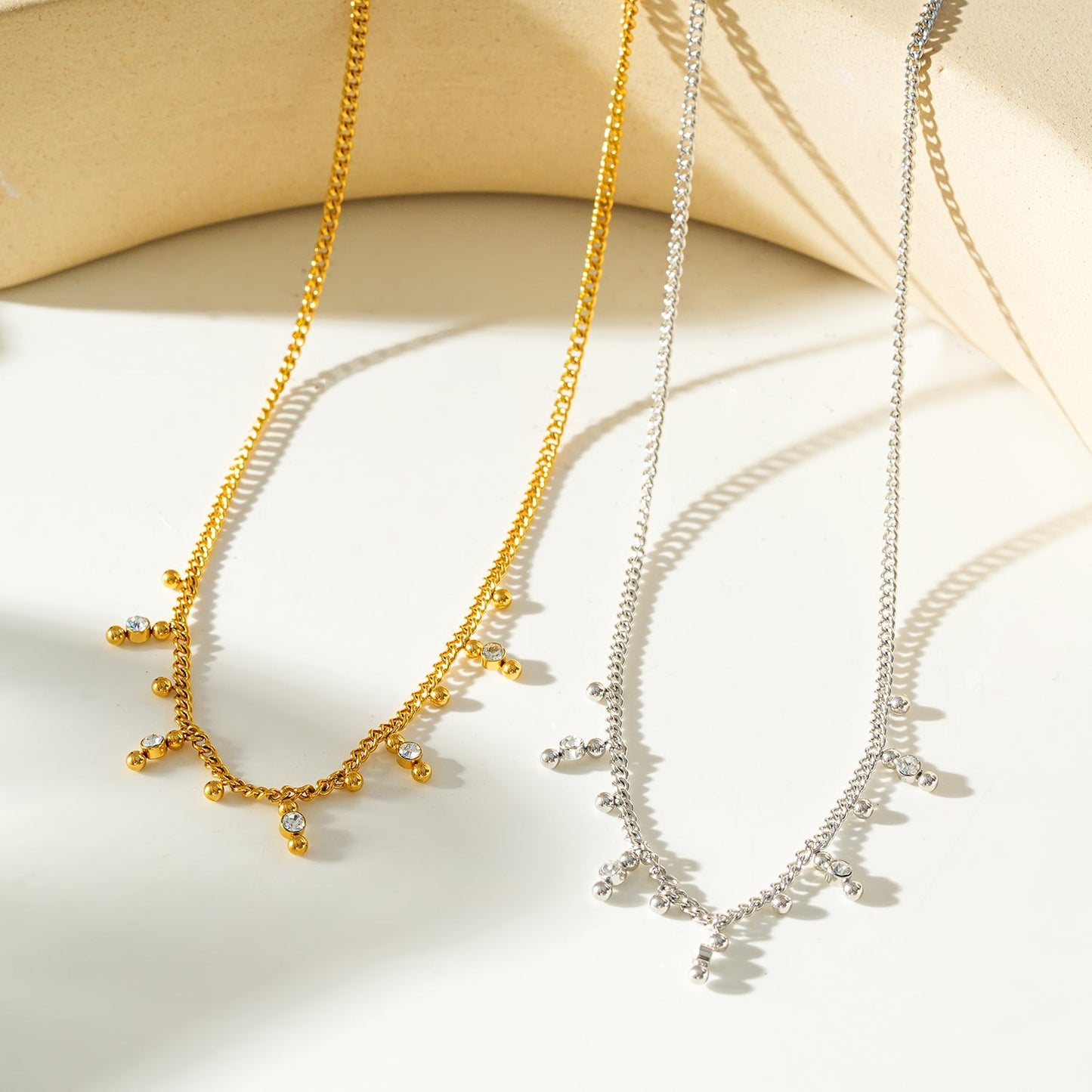 Style KALPI: Zirconia & Ball-Beaded Chain Necklace in Gold