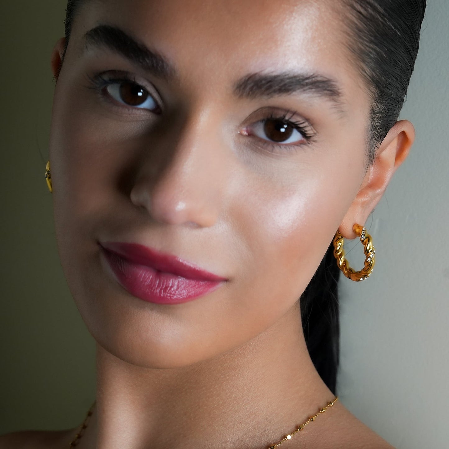 Style KAMENZ: Twisted Textured Hoop Earrings with Zirconia Embellishments.