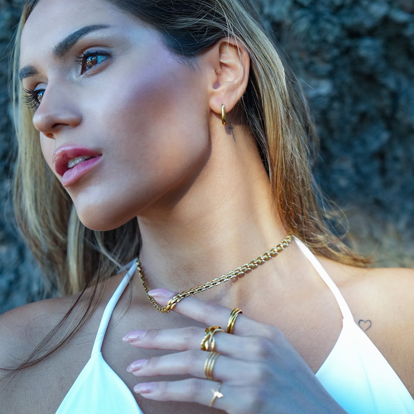 Style KOVVUR: Retro Twin Chain Necklace in Gold