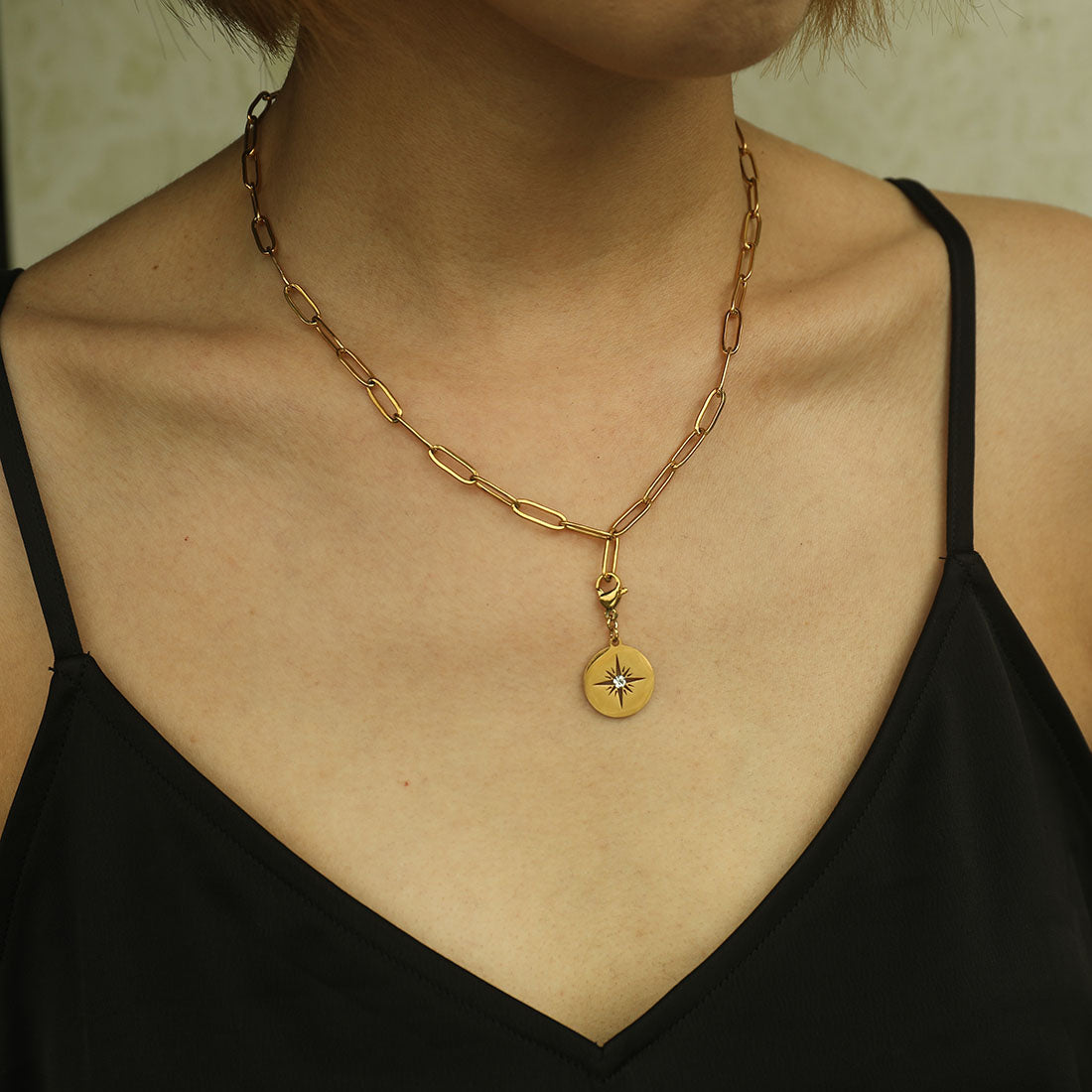 AVERY Charm Necklace Gold