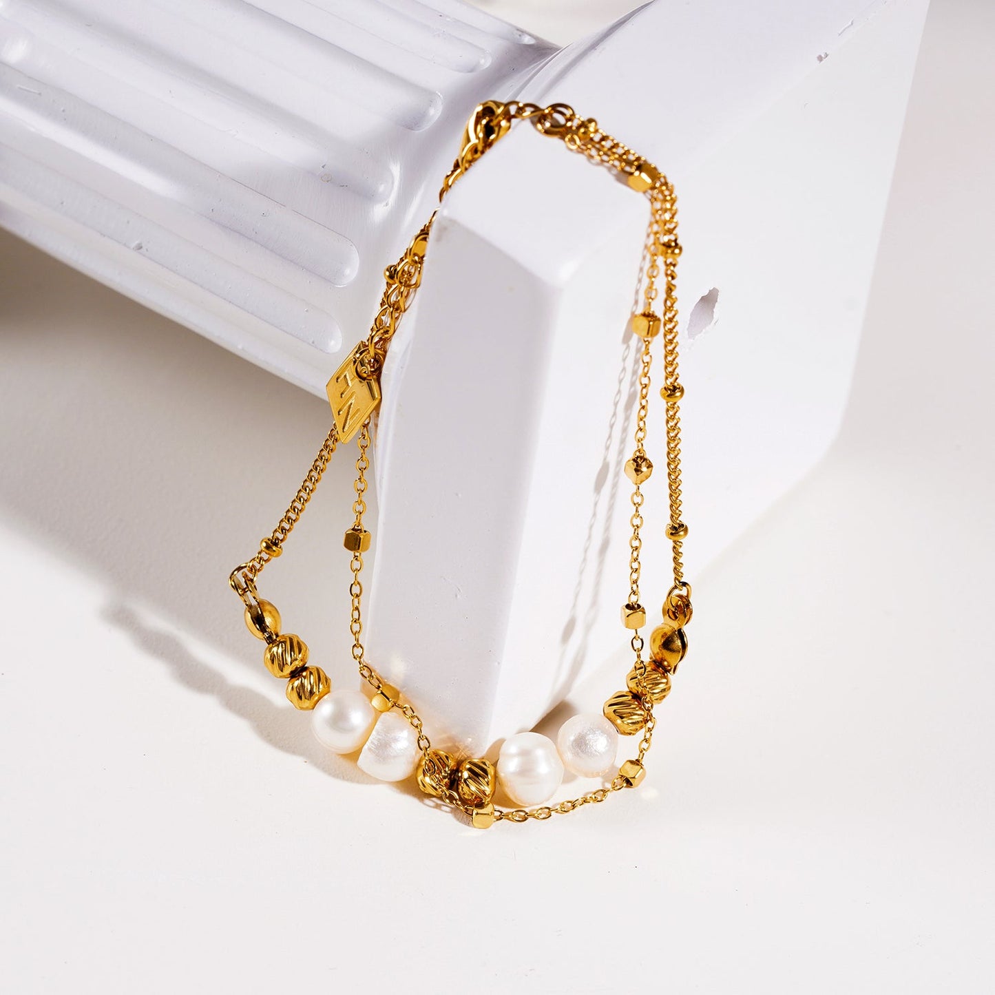 MARENTA: Gilded Harmony Chain Bracelet with Gold Beads and Freshwater Pearls