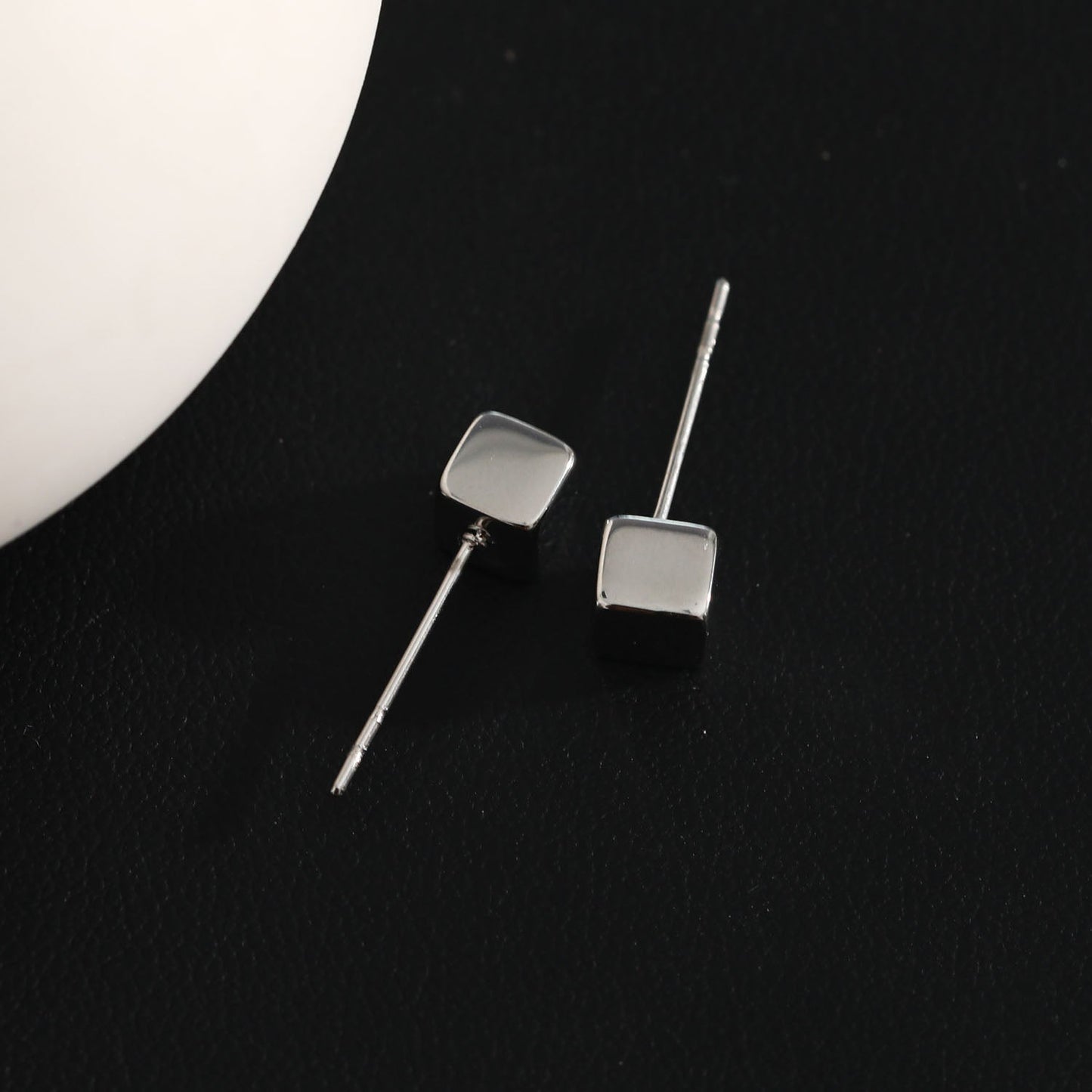 Style SYNNE: Square Bead Minimalist Stud Earrings in Gold & Silver