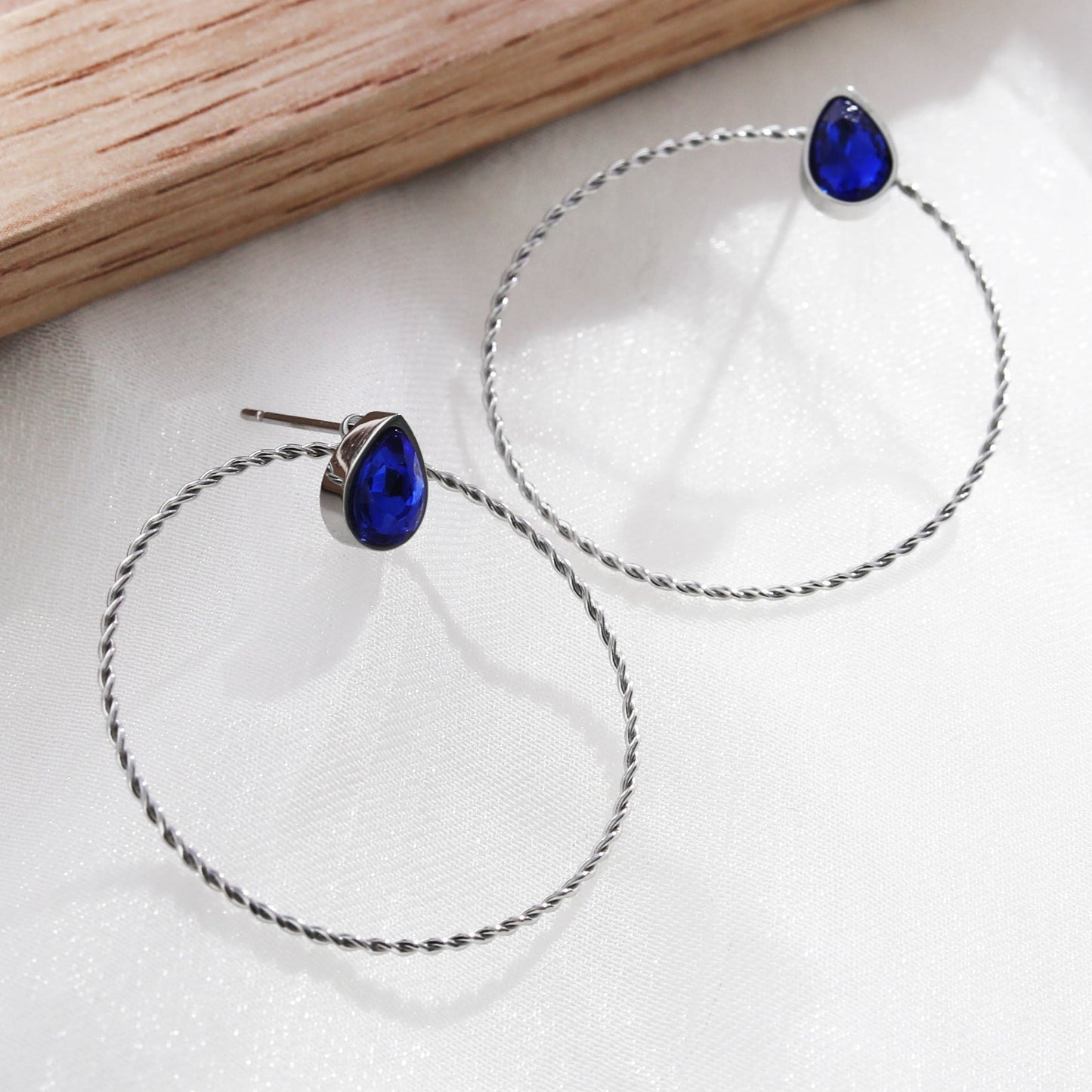 ALLORA Hoop Earrings