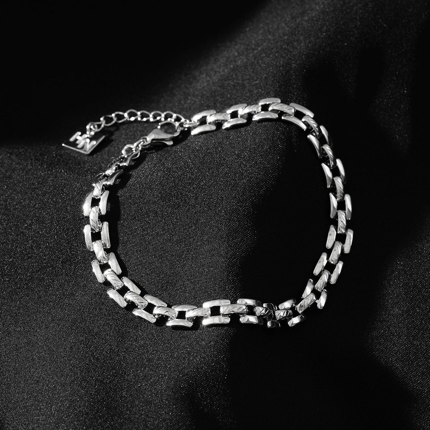 PROVINIA: Retro Watch Style Strap Bracelet in Silver