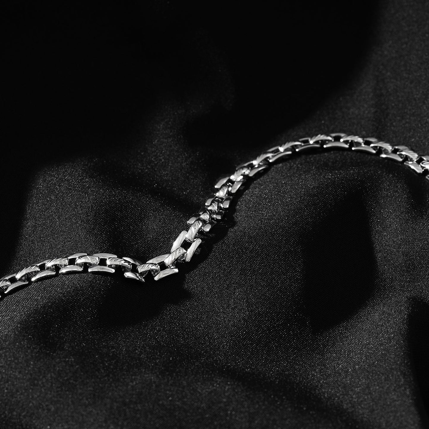 PROVINIA: Retro Watch Style Strap Bracelet in Silver