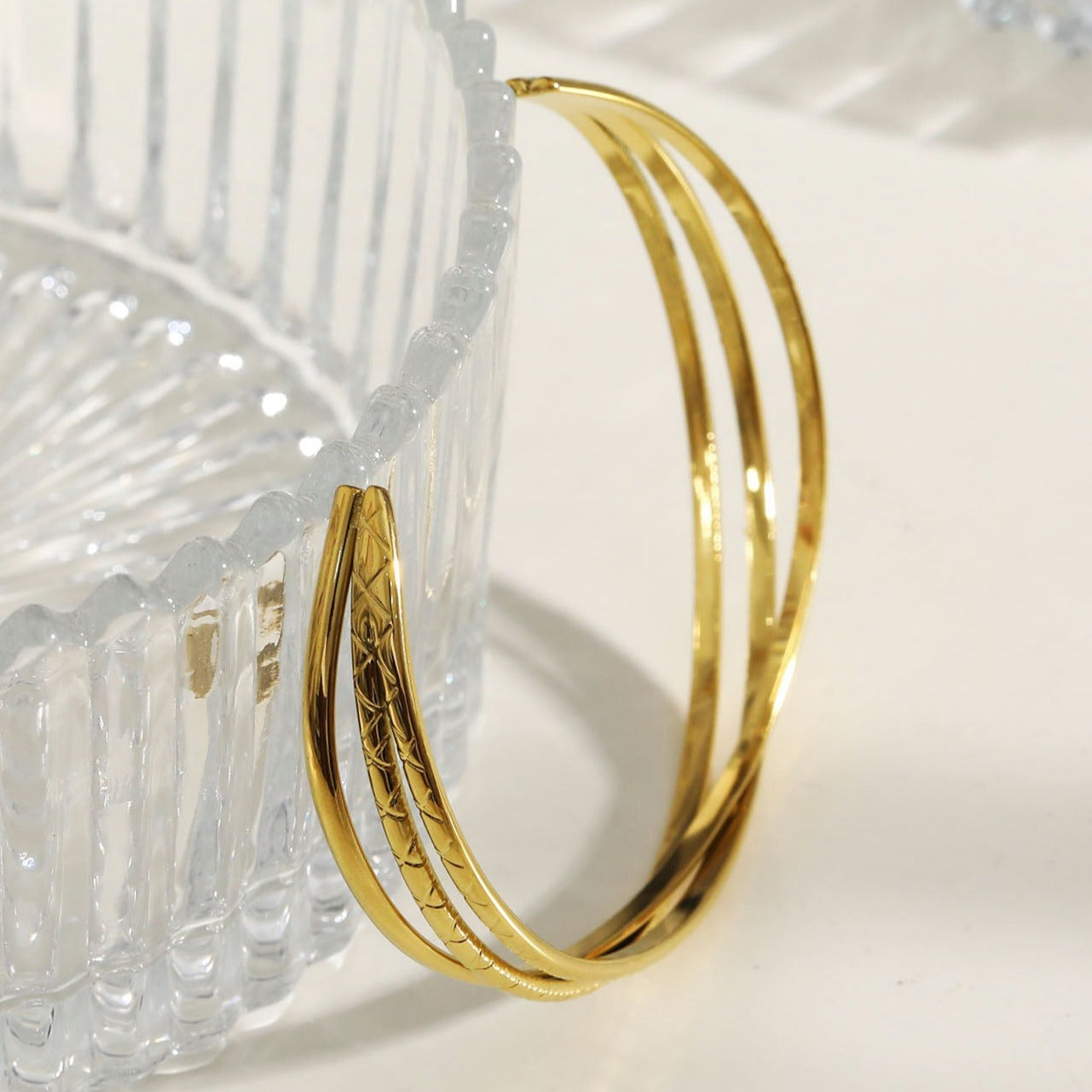 Style RENIE: Triple stacked Overpass Bracelet with Surface Notch Design